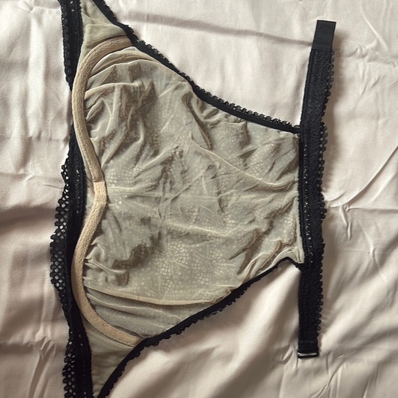 Victoria's Secret Black Lace Halter Bra - Picture 10 of 11